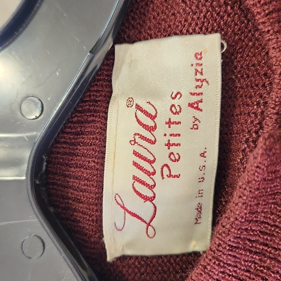 LAURA PETITE BY ALYZIA 2PC  SKIRT AND BOTTON DOWN SWEATER BURGUNDY SIZE 8 - Picture 8 of 12